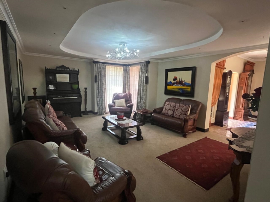 5 Bedroom Property for Sale in Christiana North West
